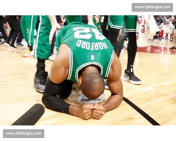 铂金半年贬值史:从全明星到落选秀,凯尔特人薪资操作堪称魔幻 铂金半年贬值史:从全明星到落选秀,凯尔特人薪资操作堪称魔幻