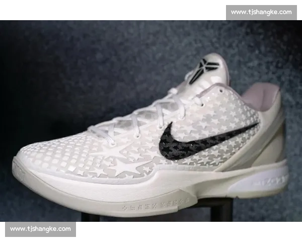 科比战靴强势回归:颜值地位双高,该入手吗?