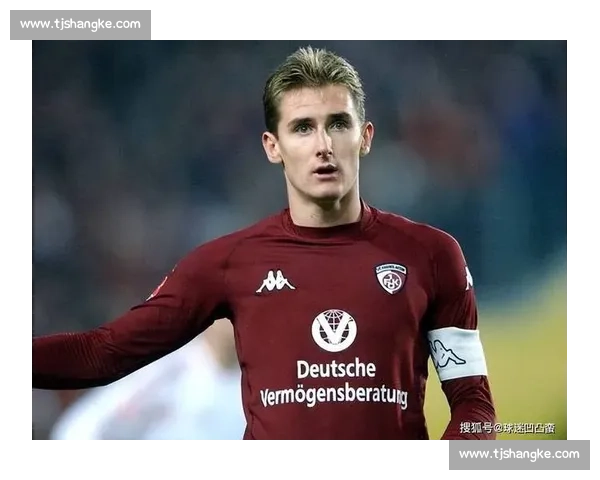 拜仁青训后卫布赫曼续约后租借纽伦堡!克洛泽麾下开启德甲救赎之旅
